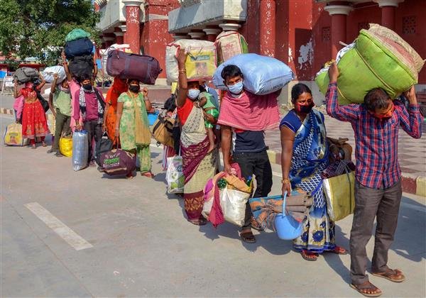 SC to Centre, States: Send all migrants home within 15 days